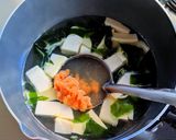 豆富とわかめ・九条ねぎの味噌汁作り方5写真