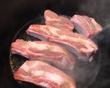 キャンプ飯　ダッチオーブン　スペアリブ作り方2写真