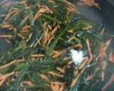 柔らかい茎わかめと人参の炒めもの♪作り方5写真