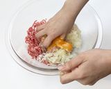 母直伝！感覚でつくるハンバーグ作り方4写真