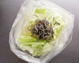災害非常食☆ポリ袋で無限塩昆布キャベツ。作り方1写真