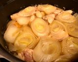 鶏手羽元とコーンのナンプラースープ煮作り方2写真