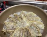 宅飲み♡本格的羽つき餃子　蒸してから焼く作り方5写真