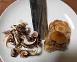 小粒ナメコ、干し平茸を使う里芋の味噌汁作り方3写真