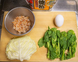 たこ焼き粉で菜の花と桜エビのお好み焼き作り方1写真