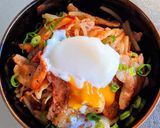もやしと豚ポン炒めの温泉卵のっけ丼作り方4写真