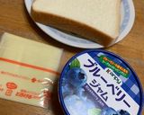 焼くだけ簡単☆ブルーベリーチーズトースト作り方1写真