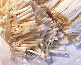 えのきとカニカマの焼肉のタレマヨ和え作り方1写真