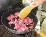 豚肉とごぼうの炒め煮作り方1写真