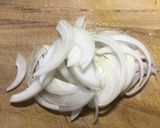 レンジで時短&辛み抜き☆玉ねぎの味噌汁作り方1写真