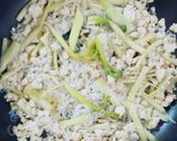 鶏と白滝と独活(皮と穂先)の旨々炒め煮作り方4写真