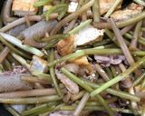 ツワブキと豚肉の煮物作り方3写真