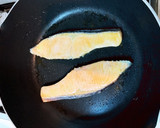 簡単！しゃけと野菜の辛味噌蒸し焼き作り方3写真