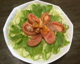 サラダのトマトに乾燥バジルかけるだけ！作り方1写真
