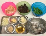 海老・鶏むね肉とスナップエンドウの炒め物作り方1写真