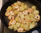 簡単おつまみ☆下味冷凍で香草エビポテト！作り方5写真