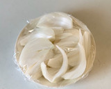 簡単【牛肉と新玉の甘醤油炒め】新玉ねぎ作り方1写真