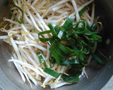 もやしと卵の味噌汁♪シャキふわ食感♪作り方1写真