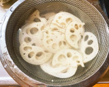 蓮根と青梗菜と豚バラ肉の中華炒め作り方2写真