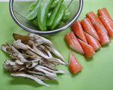 簡単！舞茸エンドウのカレーバタマヨソテー作り方1写真