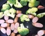 ブロッコリーとウインナーと牛乳のスープ作り方2写真