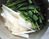 にらと大根のお味噌汁♪作り方1写真