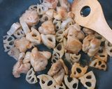 ご飯が進む♡鶏肉とレンコンのめんつゆ炒め作り方4写真