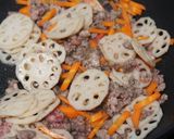 レンコンとひき肉のカレー炒め作り方3写真