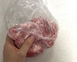 豚こまとオクラとえのきの梅ぽん炒め作り方1写真