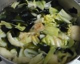 キャベツと生ワカメの味噌汁♪作り方3写真