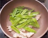 絹さやと豚バラ肉の卵とじ作り方3写真