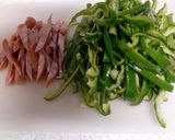 ピーマンとウインナー炒め作り方1写真