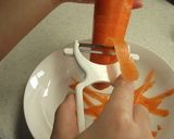 レンジで！ピーラー人参のレモン醤油和え作り方1写真
