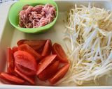 お助けレシピ☆もやしとトマトの焼うどん作り方1写真