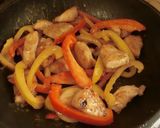 鶏胸肉とパプリカの味噌マヨソテー作り方4写真