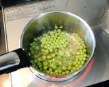 うすい豆と鶏ミンチのクリームパスタ　作り方2写真