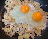 シンプルで旨い☆焦がしネギ油の卵炒飯作り方2写真