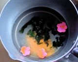 わかめと花びらふのお吸い物作り方1写真