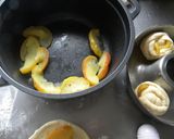 スキレット2枚で焼くリンゴのちぎりパン作り方1写真