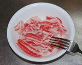 かにかまぼこと玉ねぎで作る簡単おつまみ作り方1写真