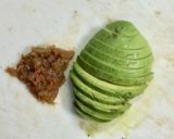 アボカドの油揚げ詰め焼き・梅肉で作り方1写真