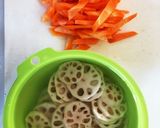 れんこんとそぼろのきんぴら作り方1写真