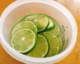 居酒屋の果物シロップ漬け(ライム)作り方3写真