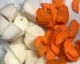 簡単しっかり味の豚バラ大根人参♪作り方1写真