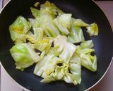 簡単過ぎるキャベツの醤油ゴマ油炒め作り方2写真