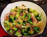 ブロッコリーとツナと赤玉ねぎのチーズ焼き作り方2写真