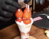 いちごパフェ　お家で特大苺パフェに挑戦　作り方23写真