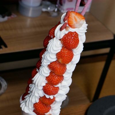 ☆いちごパフェ☆☆リース3個入り♪（特大1、大2） 果実園リーベル 東京店のいちごパフェはいちごがぎっしり！｜いちご