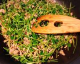 豆苗と豚ミンチの豆板醤炒め作り方5写真
