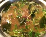 牛すじとわかめのお味噌汁作り方4写真